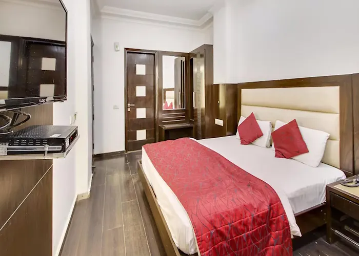 Hotel Chanchal Continental - 02 Mins From New Delhi Railway Station