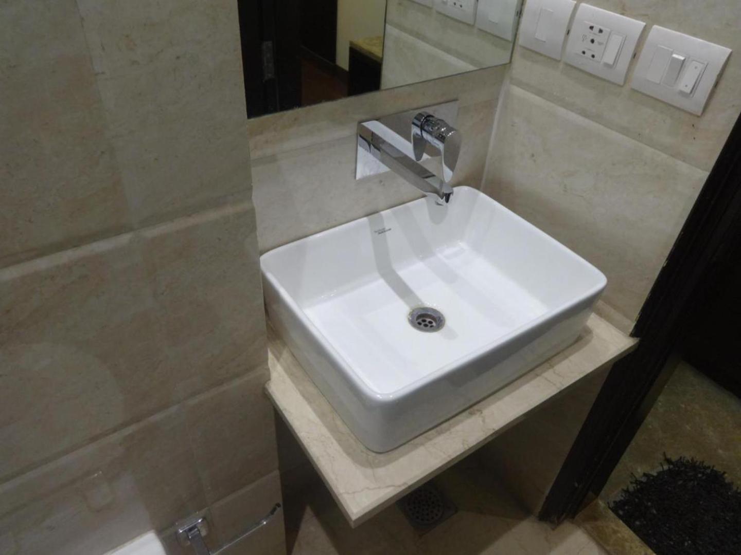 Hotel Chanchal Continental - 02 Mins From Railway Station 3*