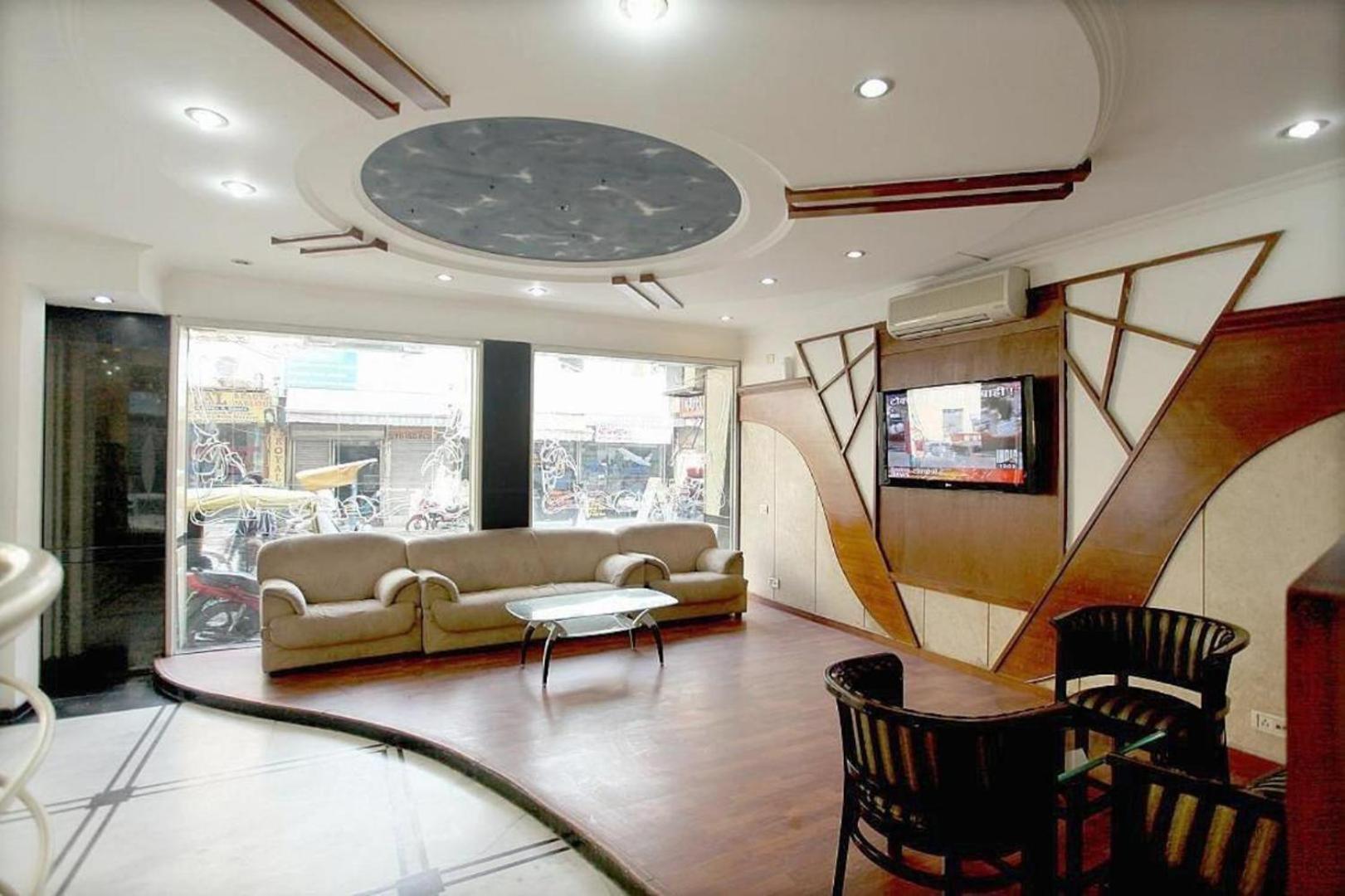 Hotel Chanchal Continental - 02 Mins From Railway Station 3*
