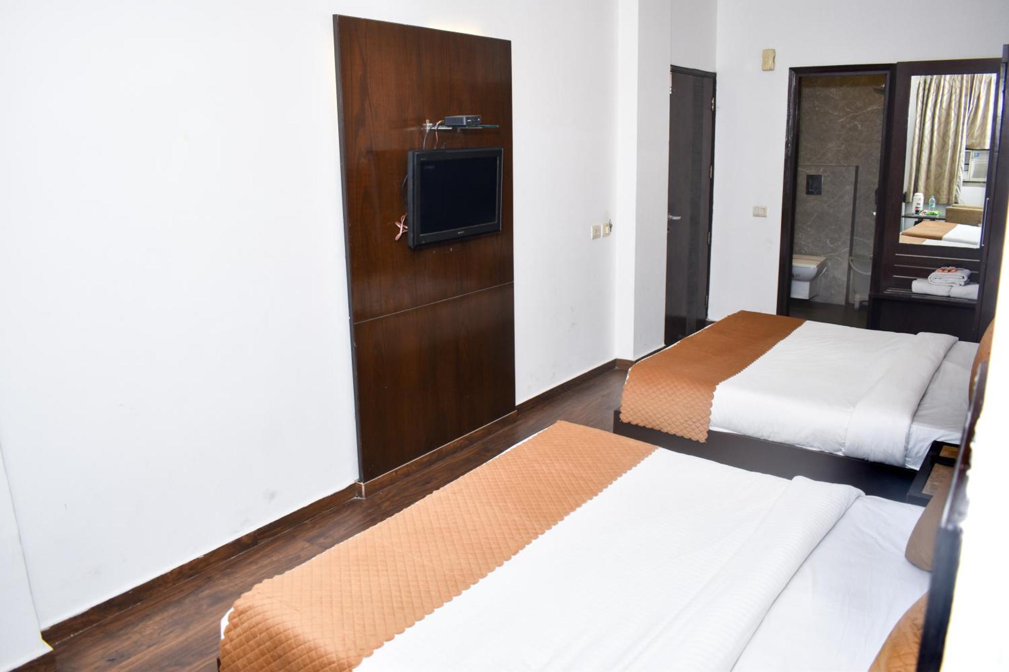 Chanchal Continental - 02 Mins From Railway Station New Delhi