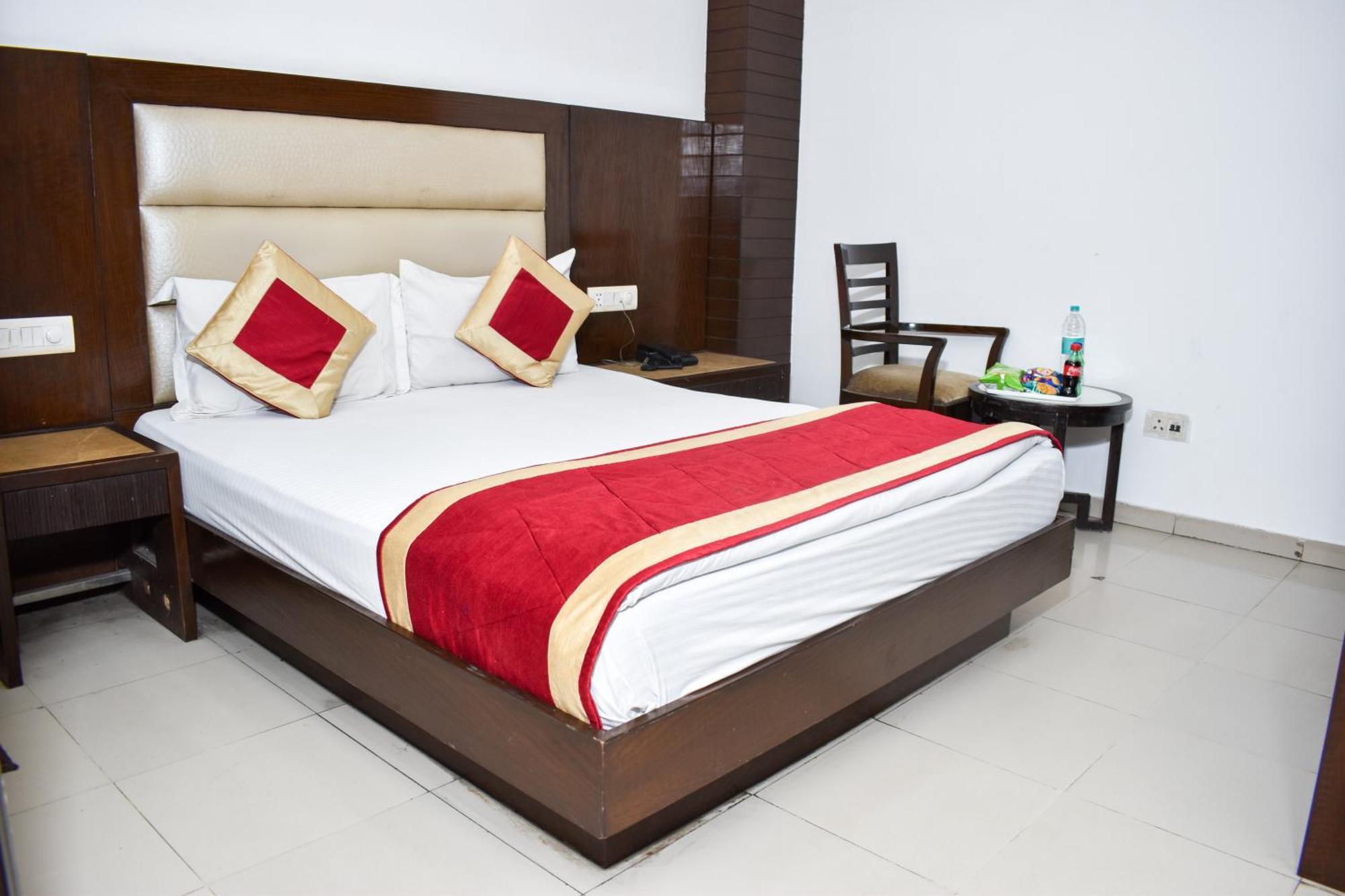 Chanchal Continental - 02 Mins From Railway Station New Delhi