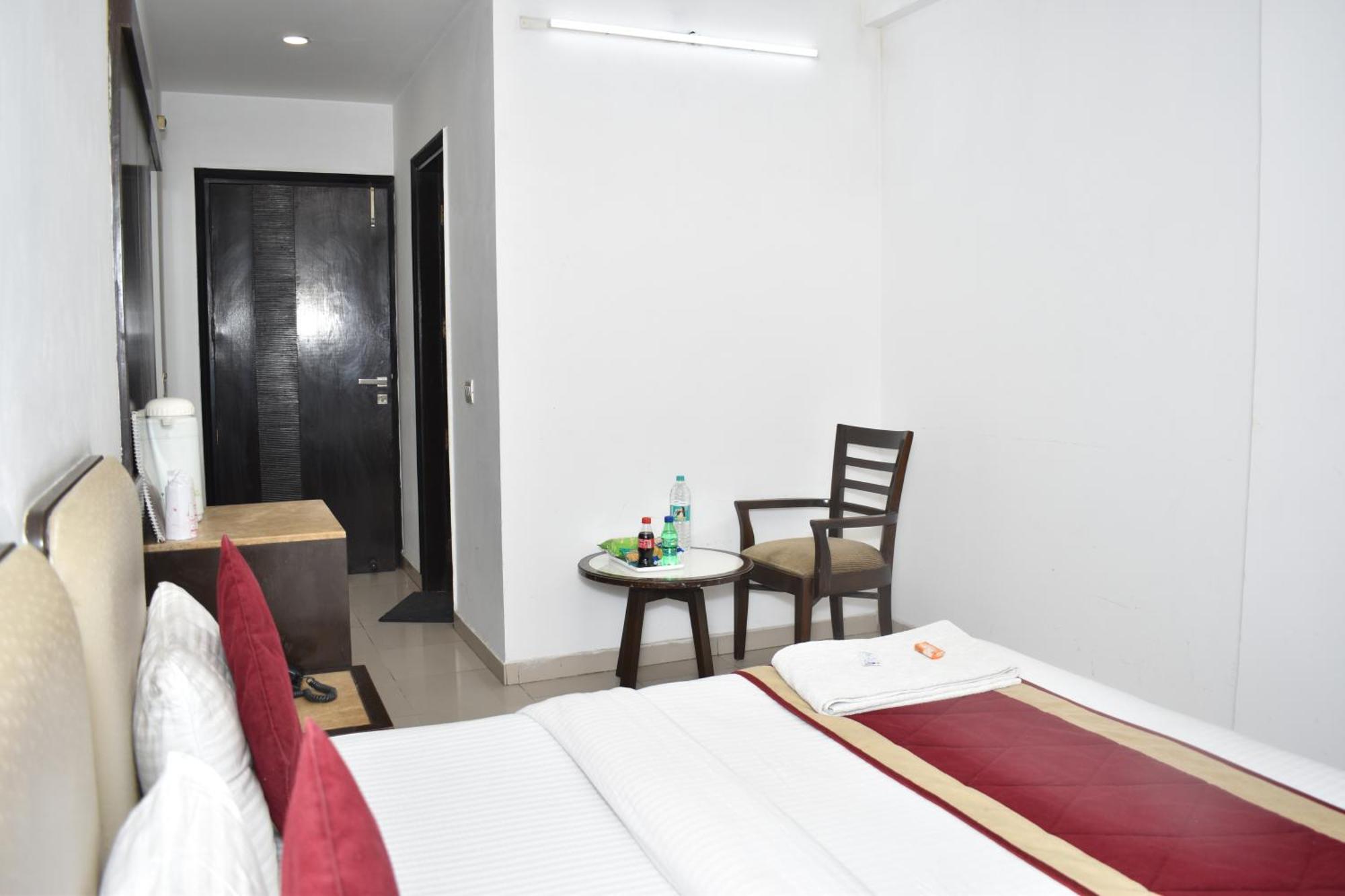 Hotel Chanchal Continental - 02 Mins From Railway Station New Delhi