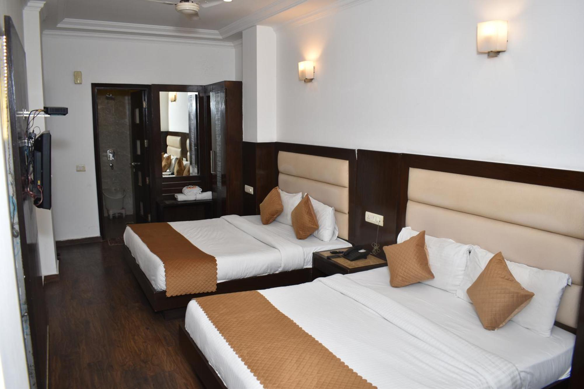 Hotel Chanchal Continental - 02 Mins From Railway Station New Delhi