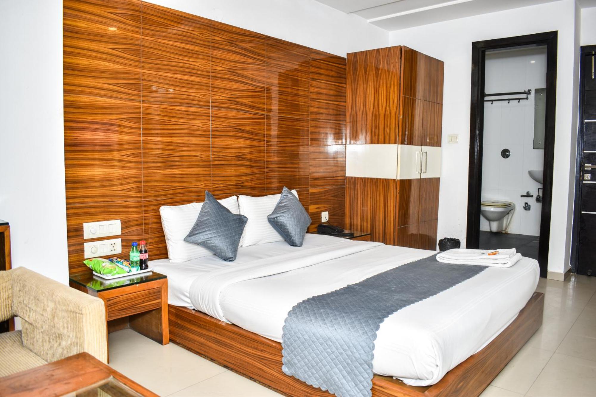 Chanchal Continental - 02 Mins From Railway Station Hotel New Delhi