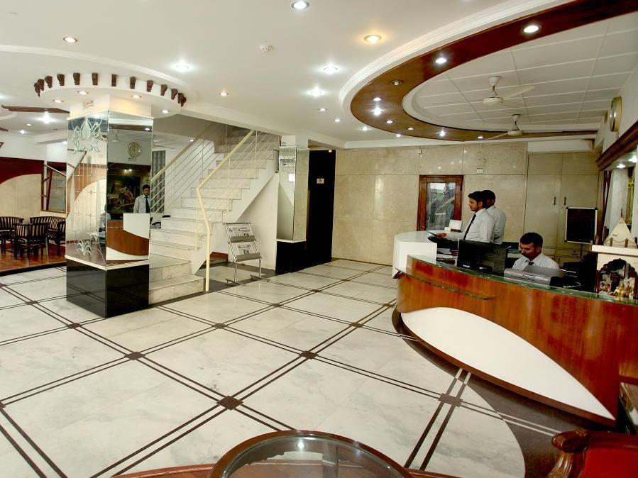 Chanchal Continental - 02 Mins From Railway Station Hotel 3*