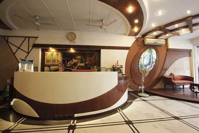 Chanchal Continental - 02 Mins From Railway Station Hotel