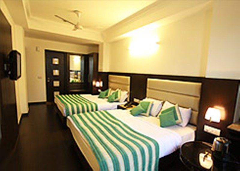 Chanchal Continental - 02 Mins From Railway Station