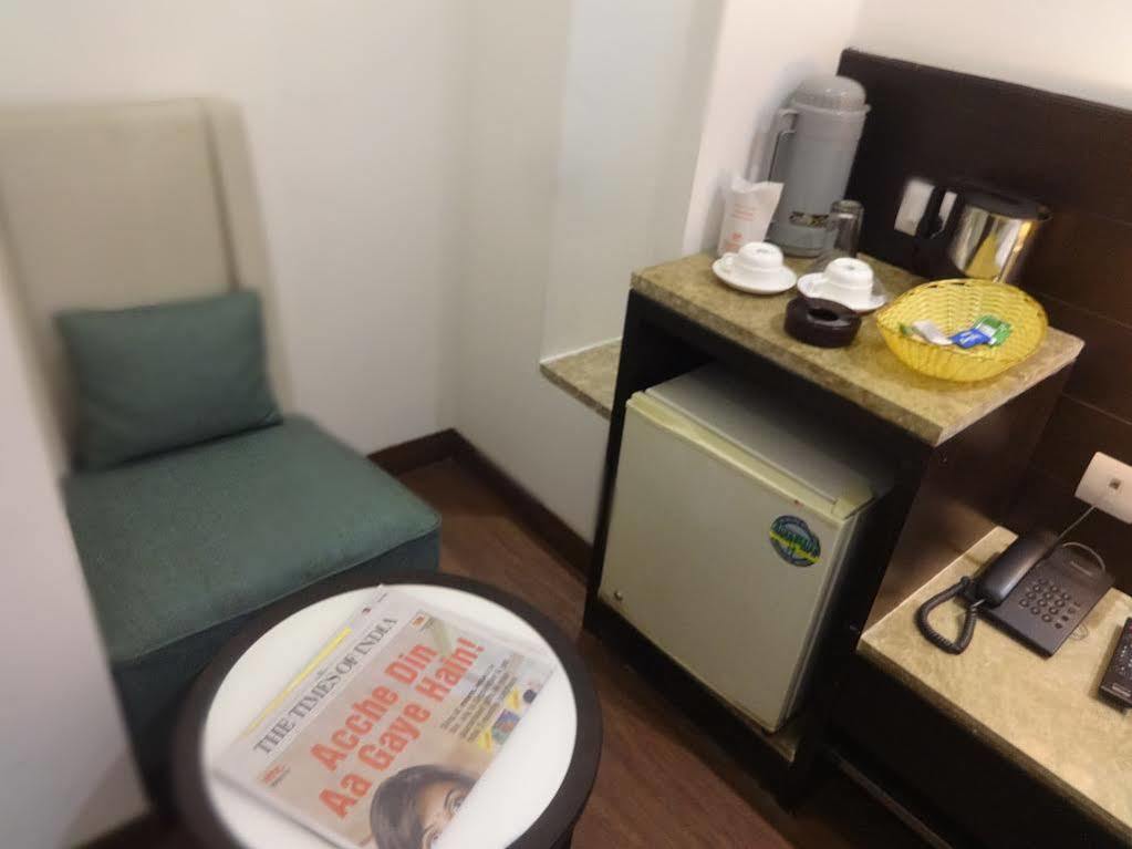 Hotel Chanchal Continental - 02 Mins From Railway Station 3*